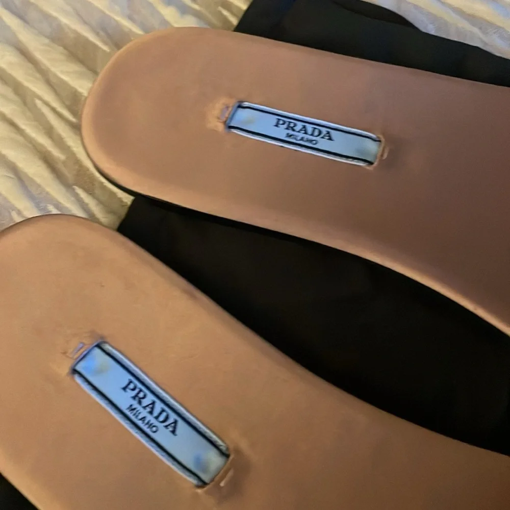 Prada slides - Picture 4 of 5